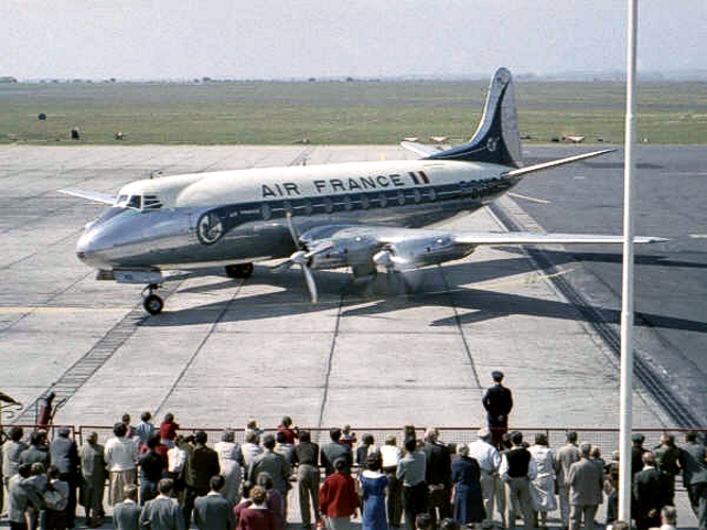 F-BGNR while with Air France showing the original design propeller blades that were later replaced by symmetrical ‘paddle’ blades.