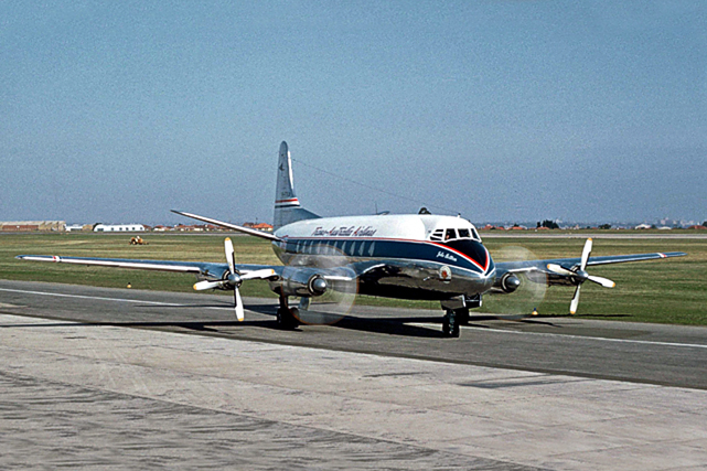 VH-TVA taxiing on its inboard engines