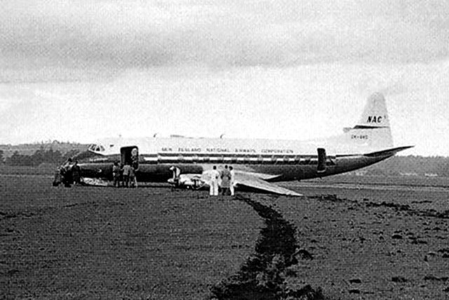 Photo of New Zealand National Airways Corp (NAC) Viscount ZK-BRD c/n 281 November 1958
