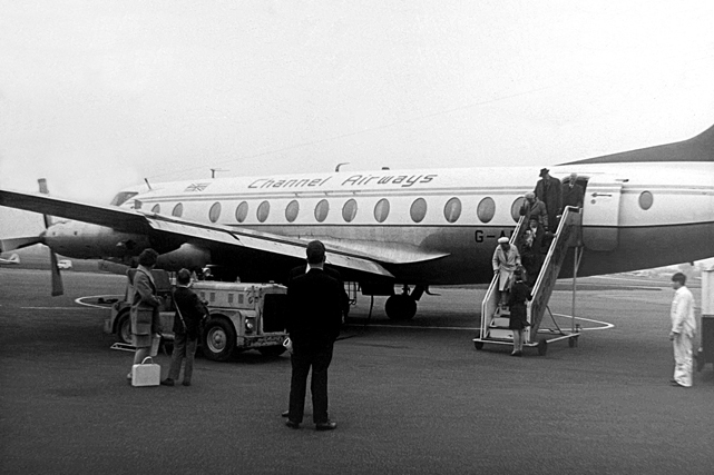 Photo of Channel Airways Viscount G-APPU c/n 364 April 1968
