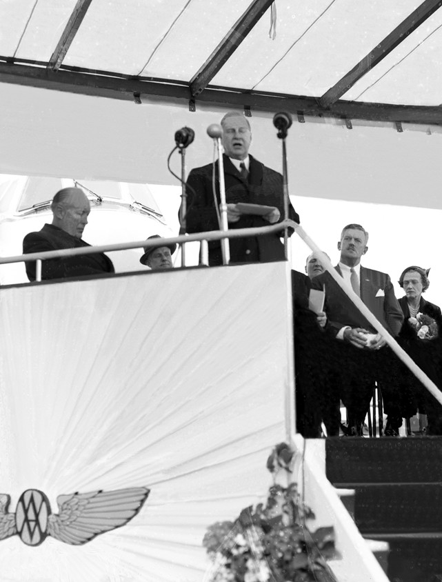 Photo of Capital Airlines (USA) Viscount N7402