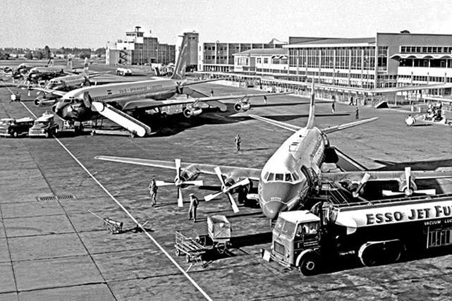 Photo of South African Airways (SAA) Viscount ZS-CDZ c/n 352 June 1961