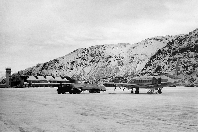 Photo of Capital Airlines (USA) Viscount N7412 c/n 110